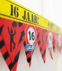 Party Tape Verkeersbord Kroonleeftijden - 16 t/m 80 Jaar